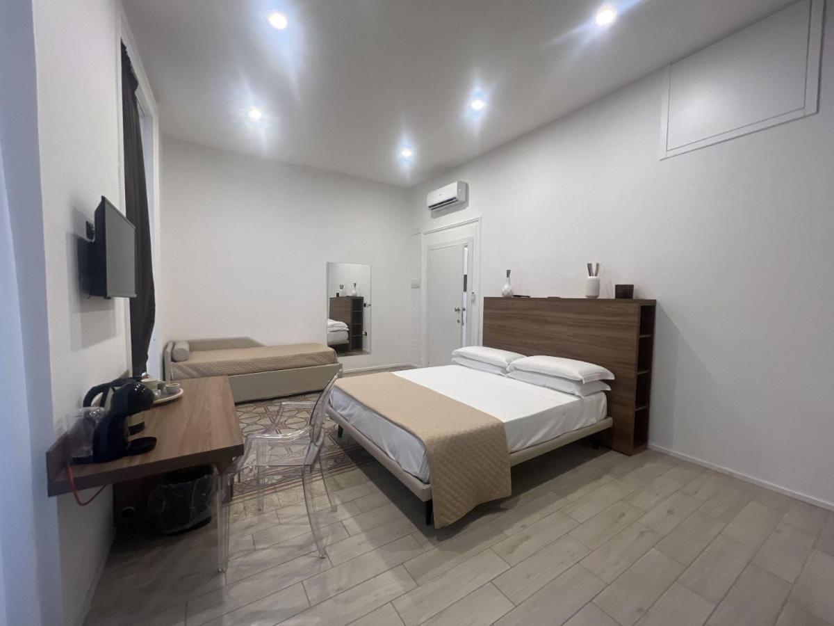 La Piazza Suite Napoli Exterior foto