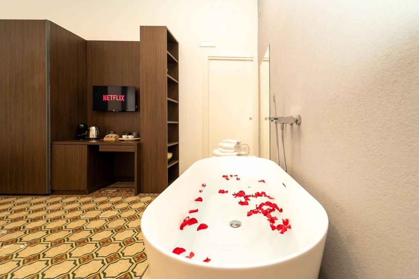 La Piazza Suite Napoli Exterior foto
