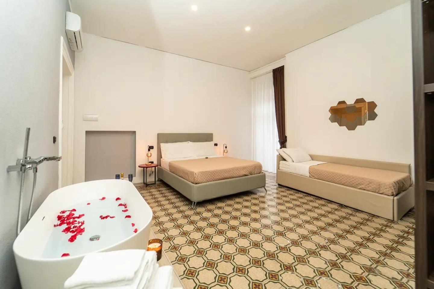 La Piazza Suite Napoli Exterior foto