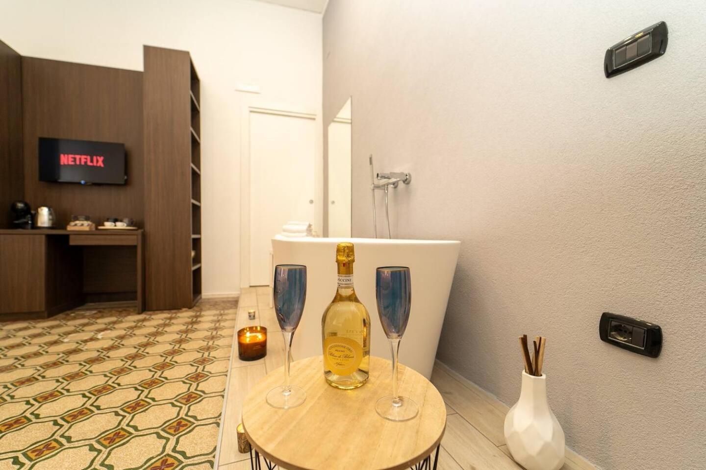 La Piazza Suite Napoli Exterior foto