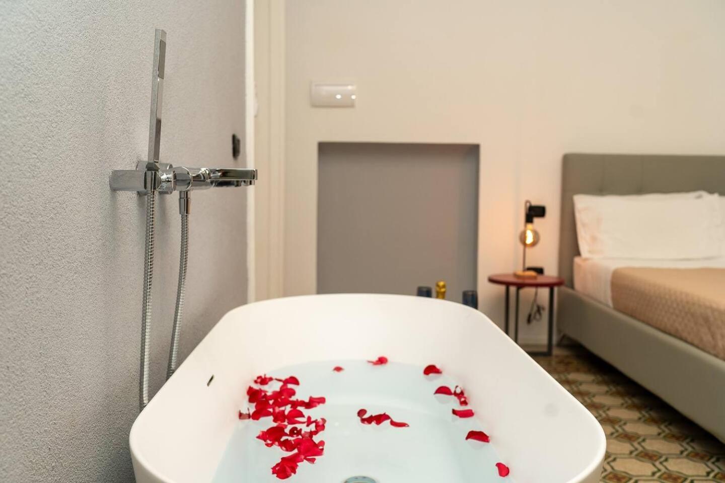 La Piazza Suite Napoli Exterior foto