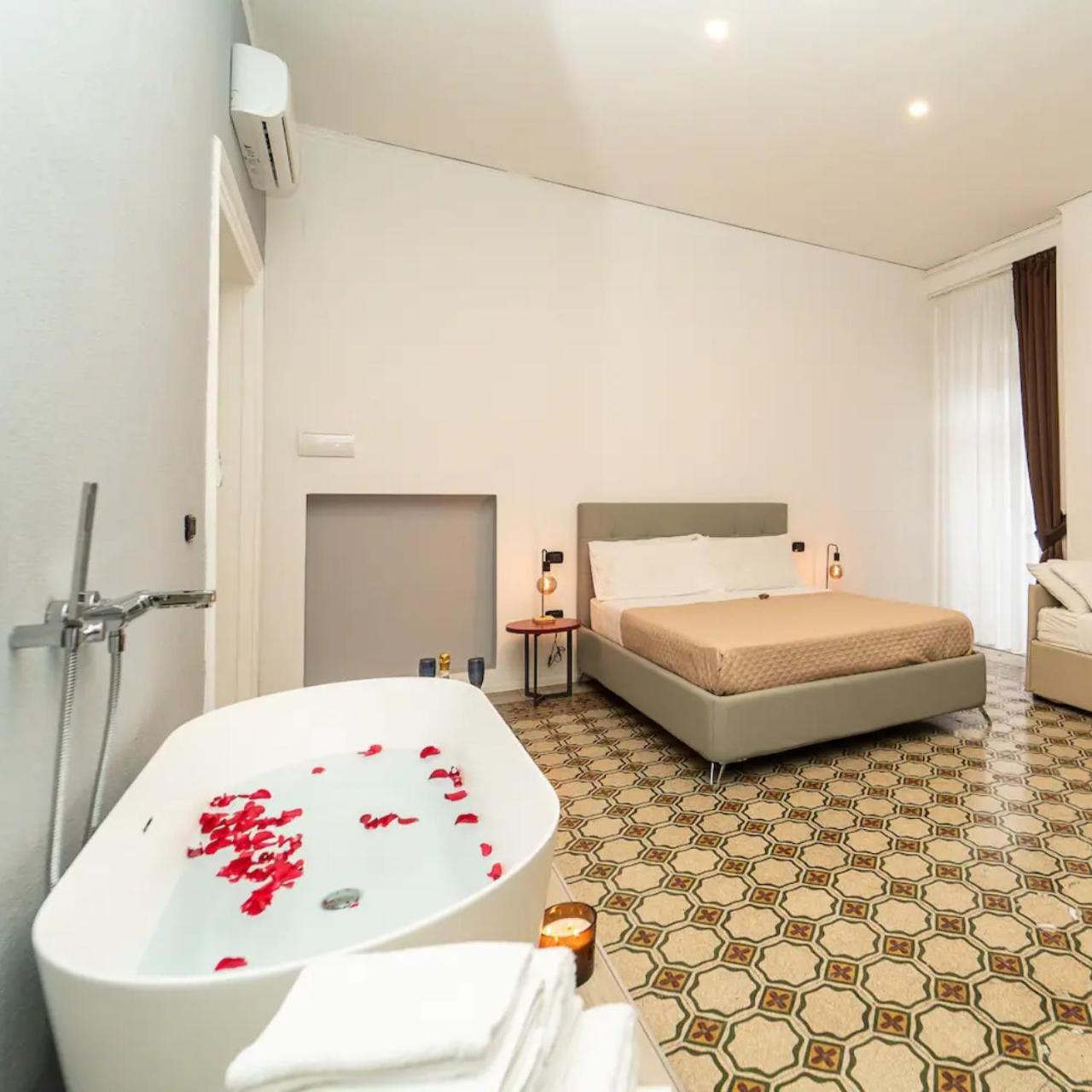 La Piazza Suite Napoli Exterior foto